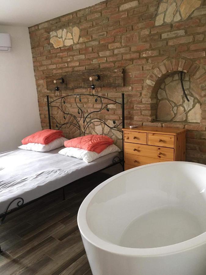 Cuki Apartmanok Dombóvár Εξωτερικό φωτογραφία